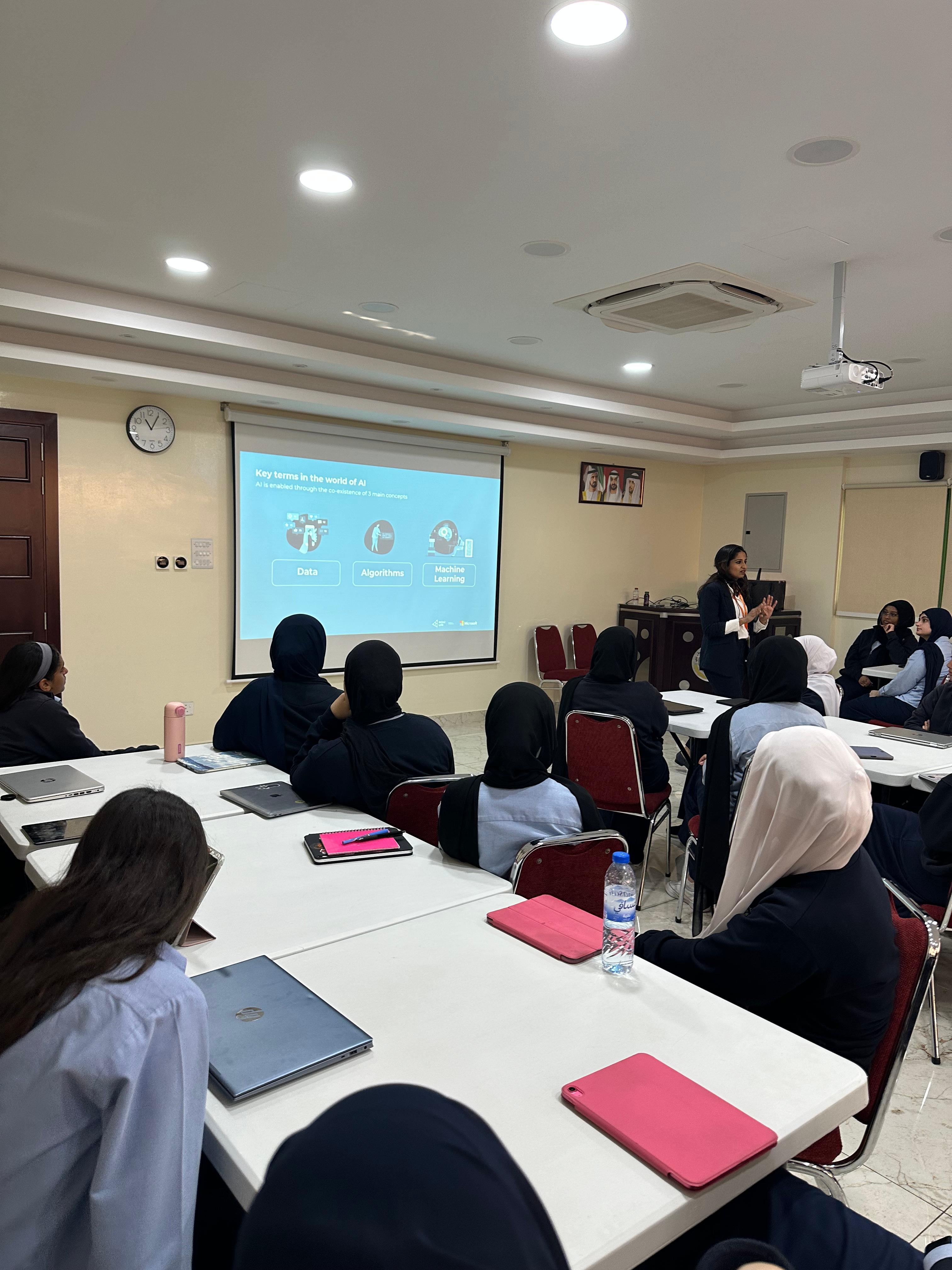  ورشة مميزة حول الذكاء الاصطناعي من مايكروسوفت بالتعاون مع مؤسسة إنجاز الإمارات