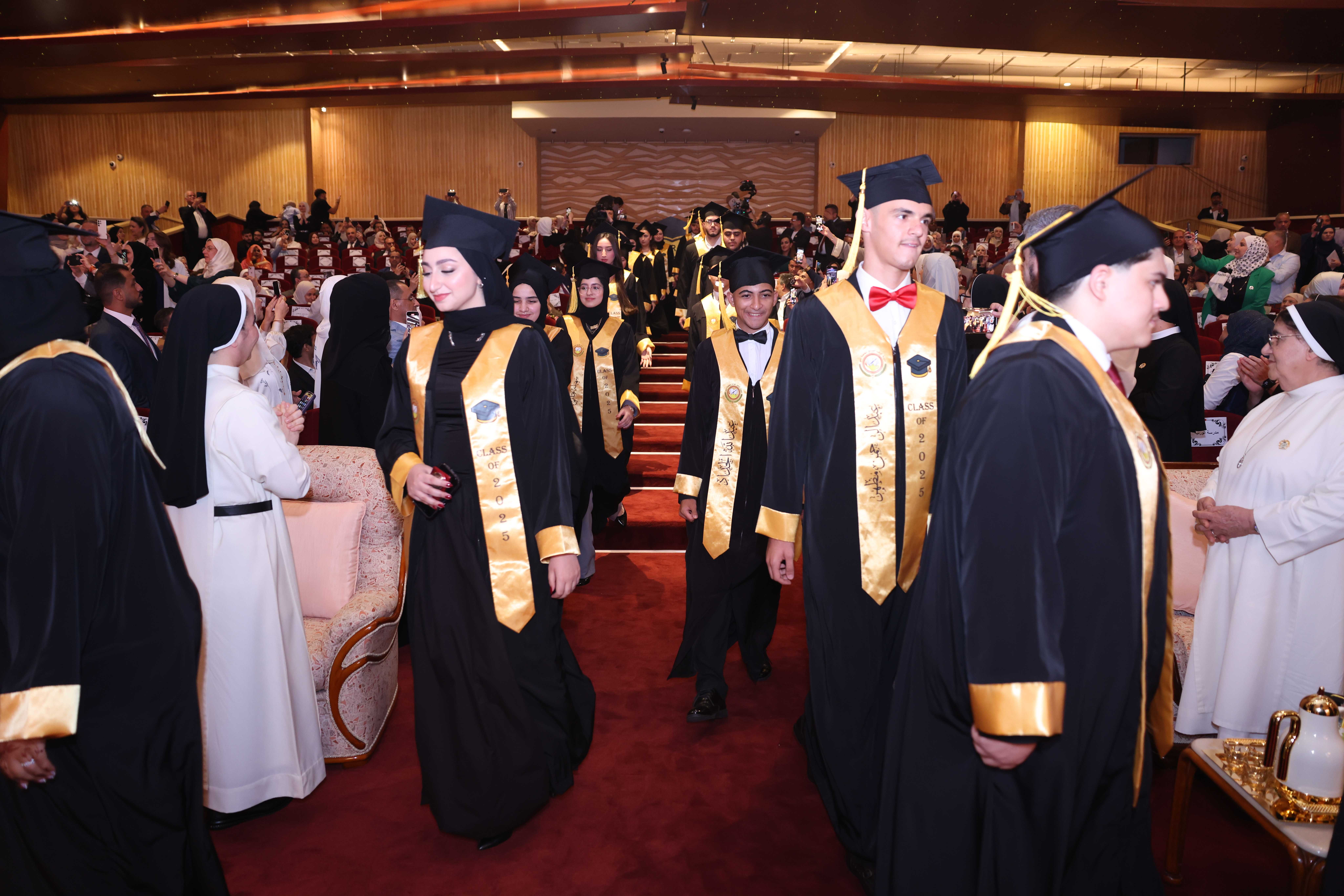 تخريج الصف الثاني عشر 2025