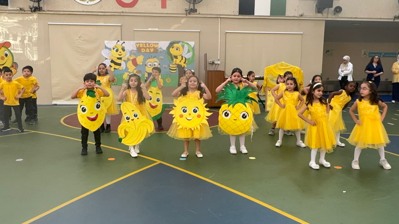 يوم اللون الأصفر