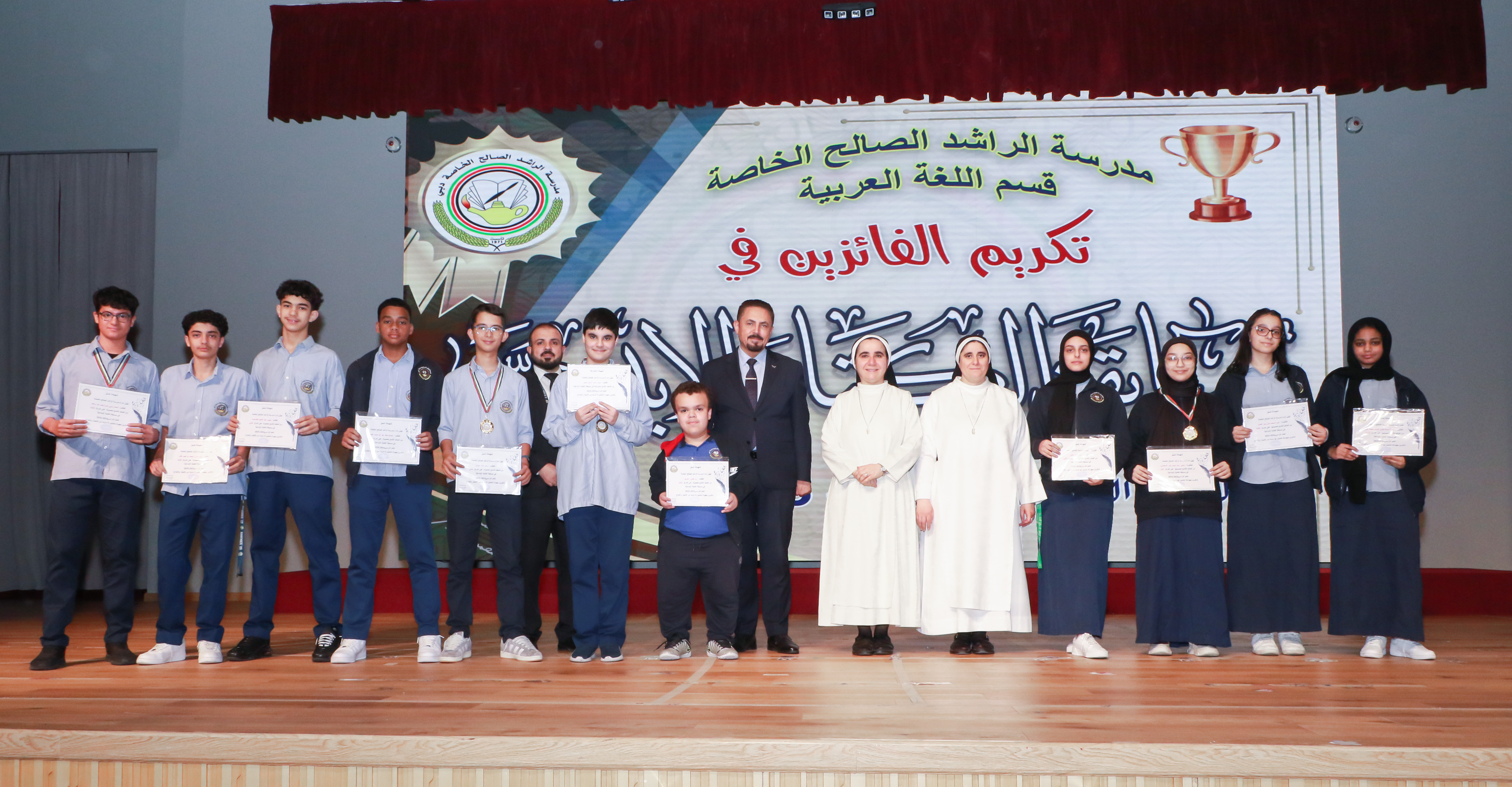 الطلاب الفائزين في مسابقة الكتابة الإبداعية