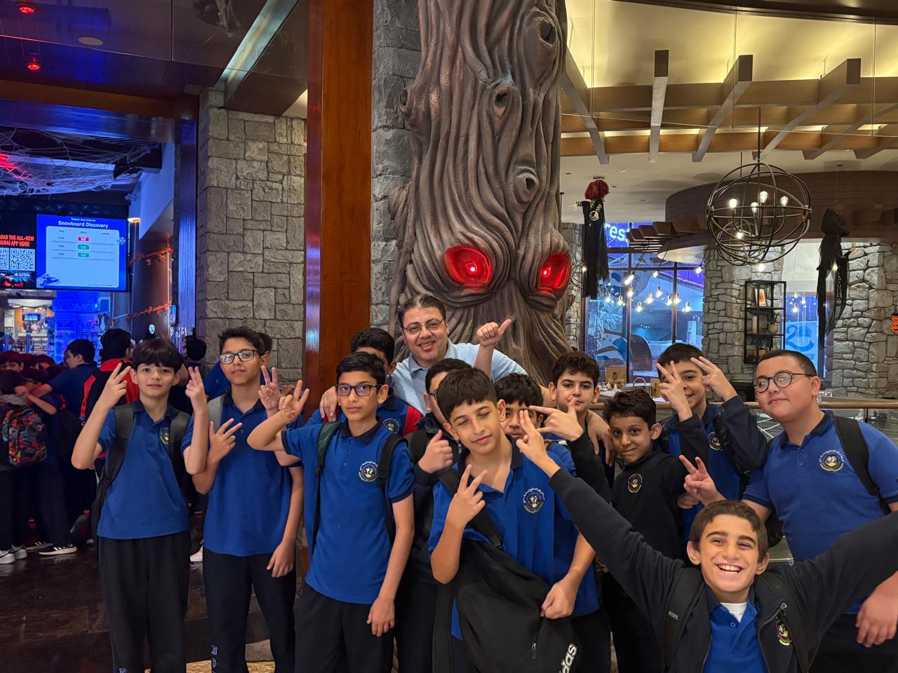 رحلة ترفيهية لطلاب الصف السادس إلى (Ski Dubai) -بنين في مول الأمارات