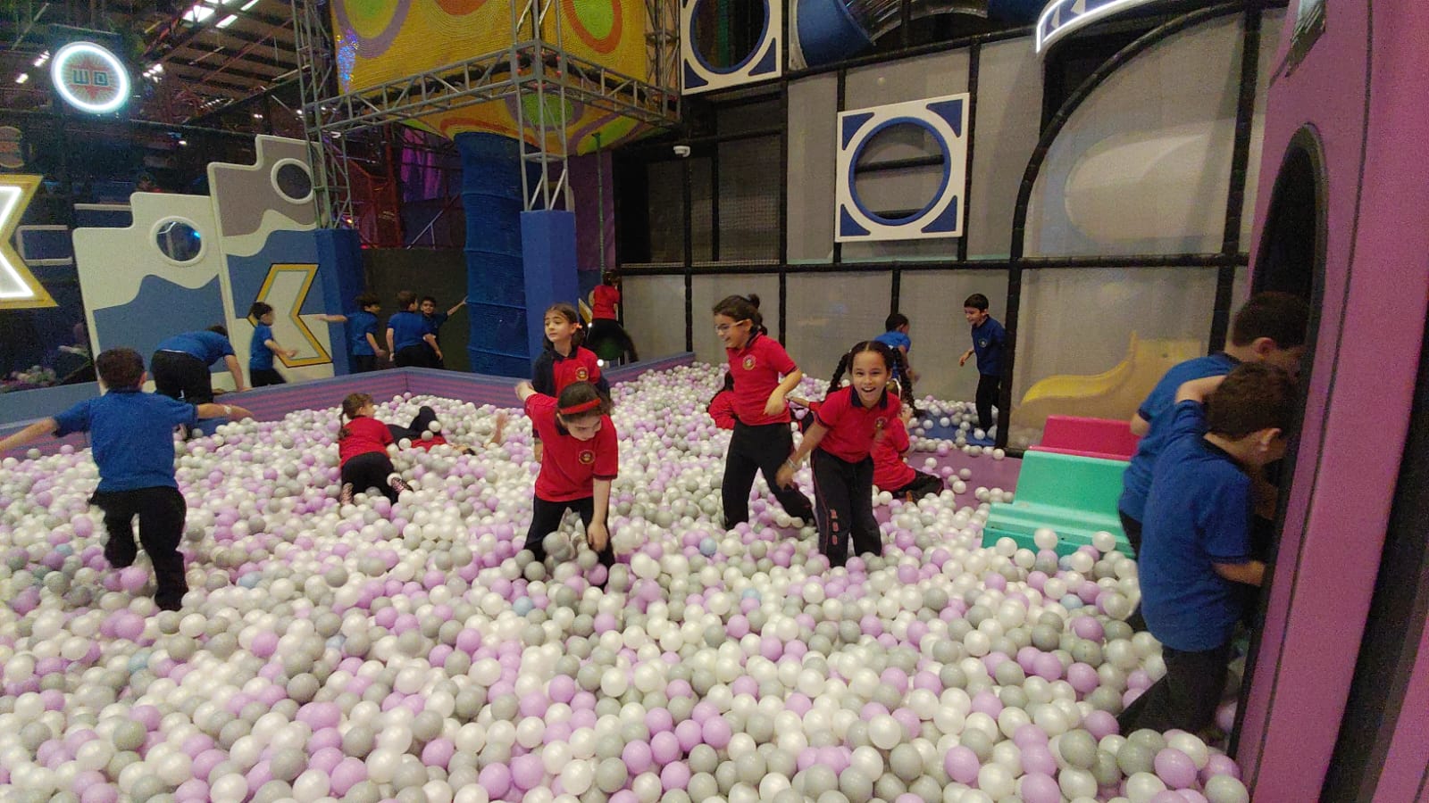 رحلة ترفيهية لطلاب الصف الثاني الى black bunny في القوز - دبي 