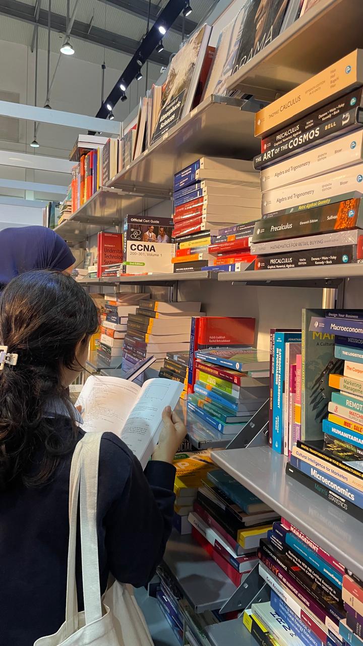 رحلة أصدقاء المكتبة إلى معرض الكتاب 