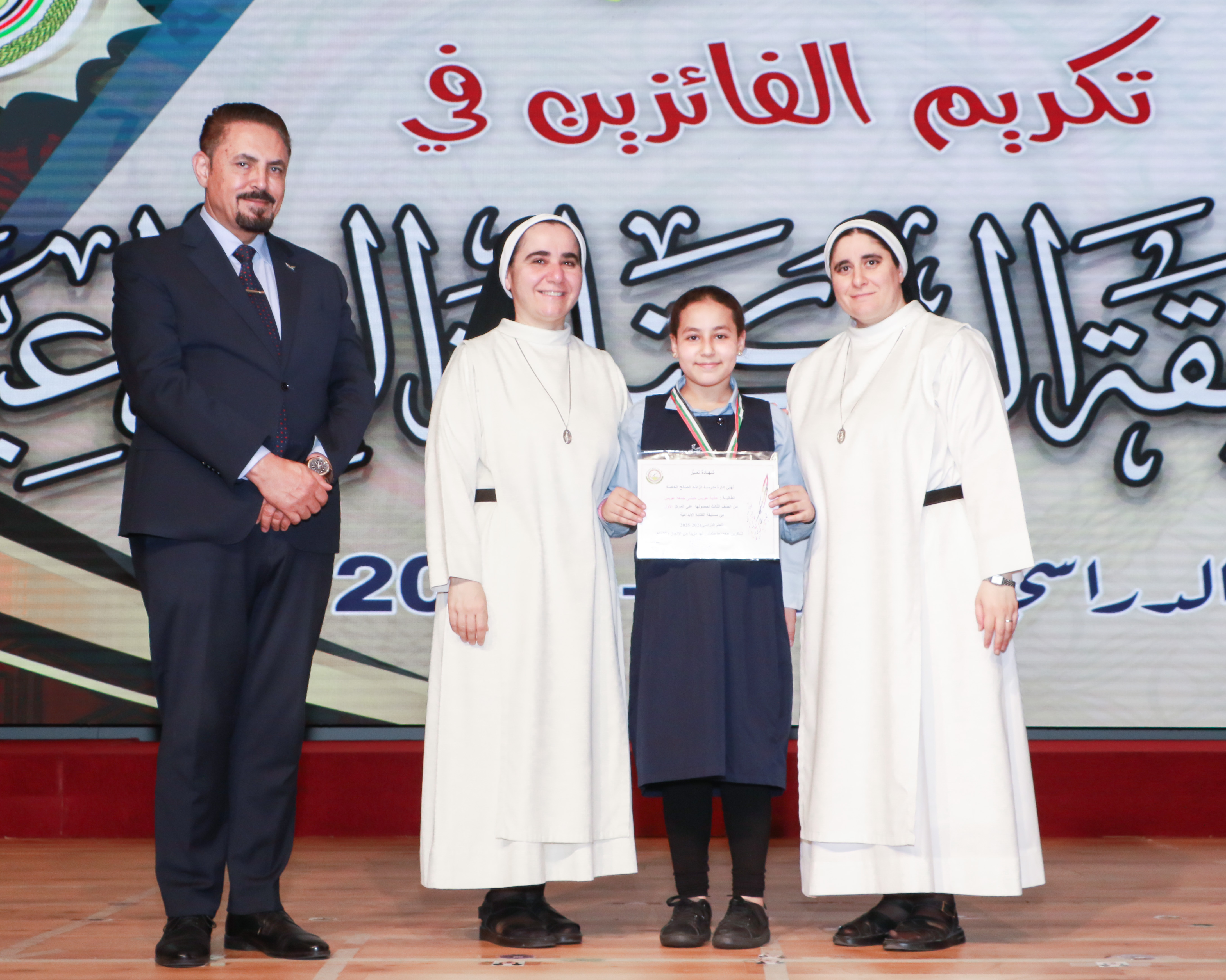 الطلاب الفائزين في مسابقة الكتابة الإبداعية