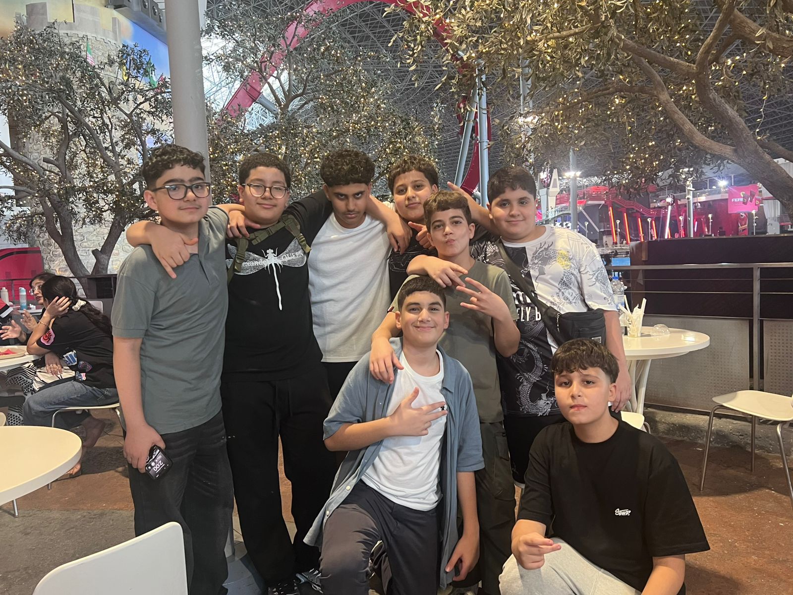 رحلة  ترفيهية لطلبة الصفوف (7-10)  بنين إلى (فراري وورلد) - أبو ظبي