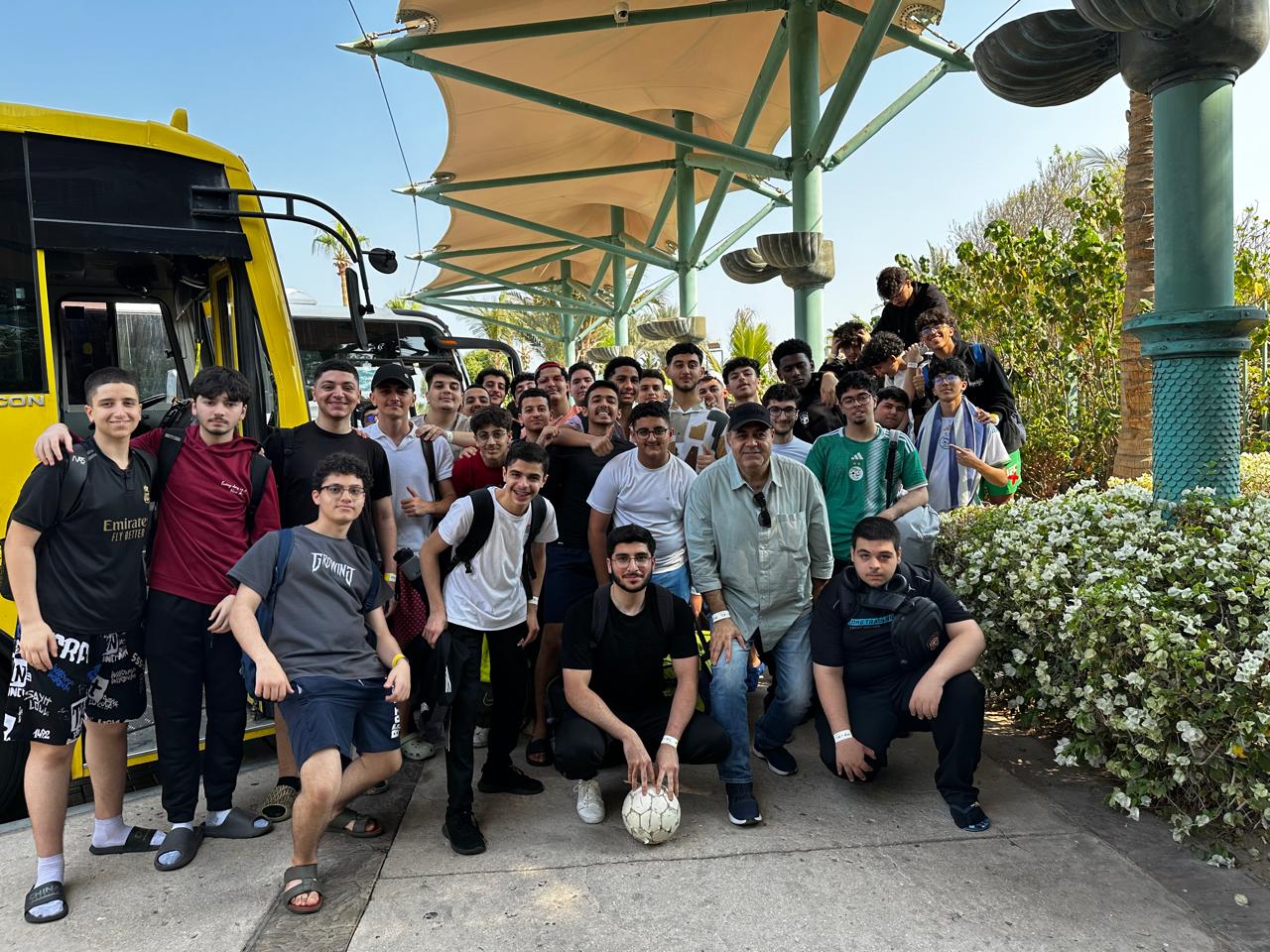  رحلة ترفيهية لطلبة الصفوف (11، 12)  إلى مدينة الألعاب المائية (أتلانتس دبي) 