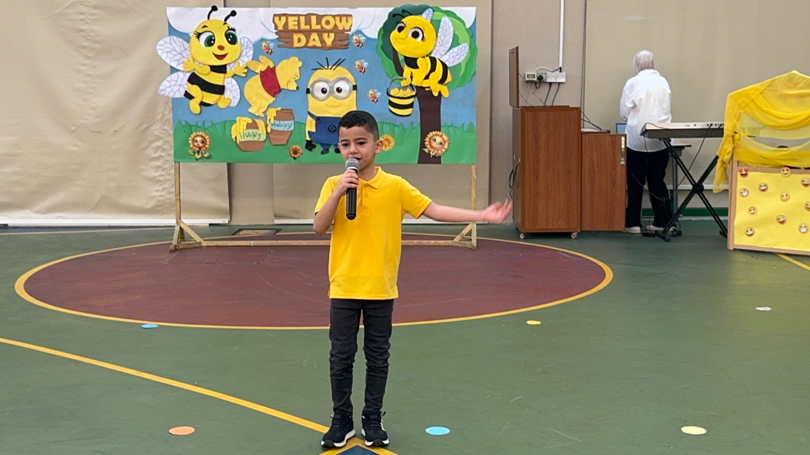 يوم اللون الأصفر