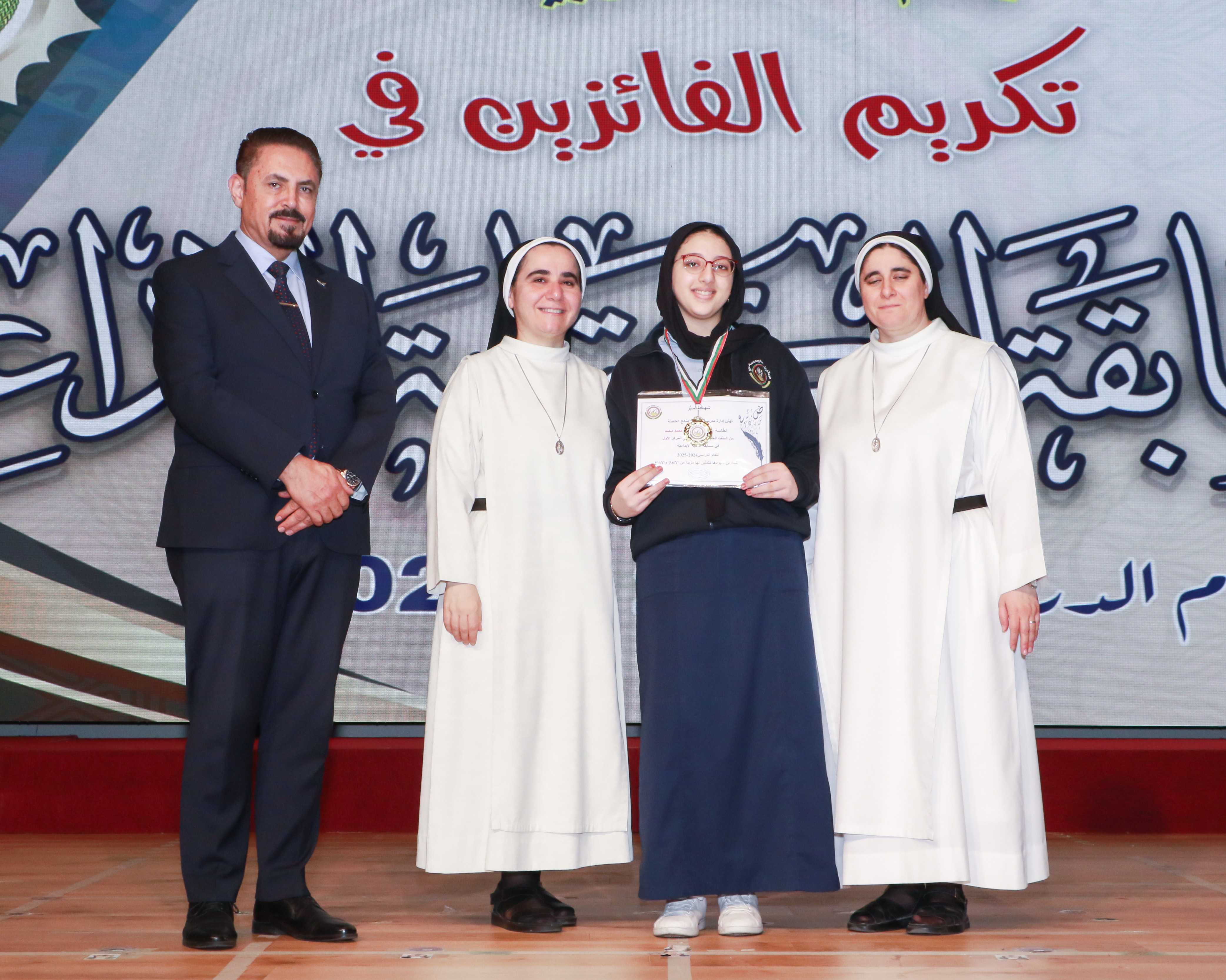 الطلاب الفائزين في مسابقة الكتابة الإبداعية