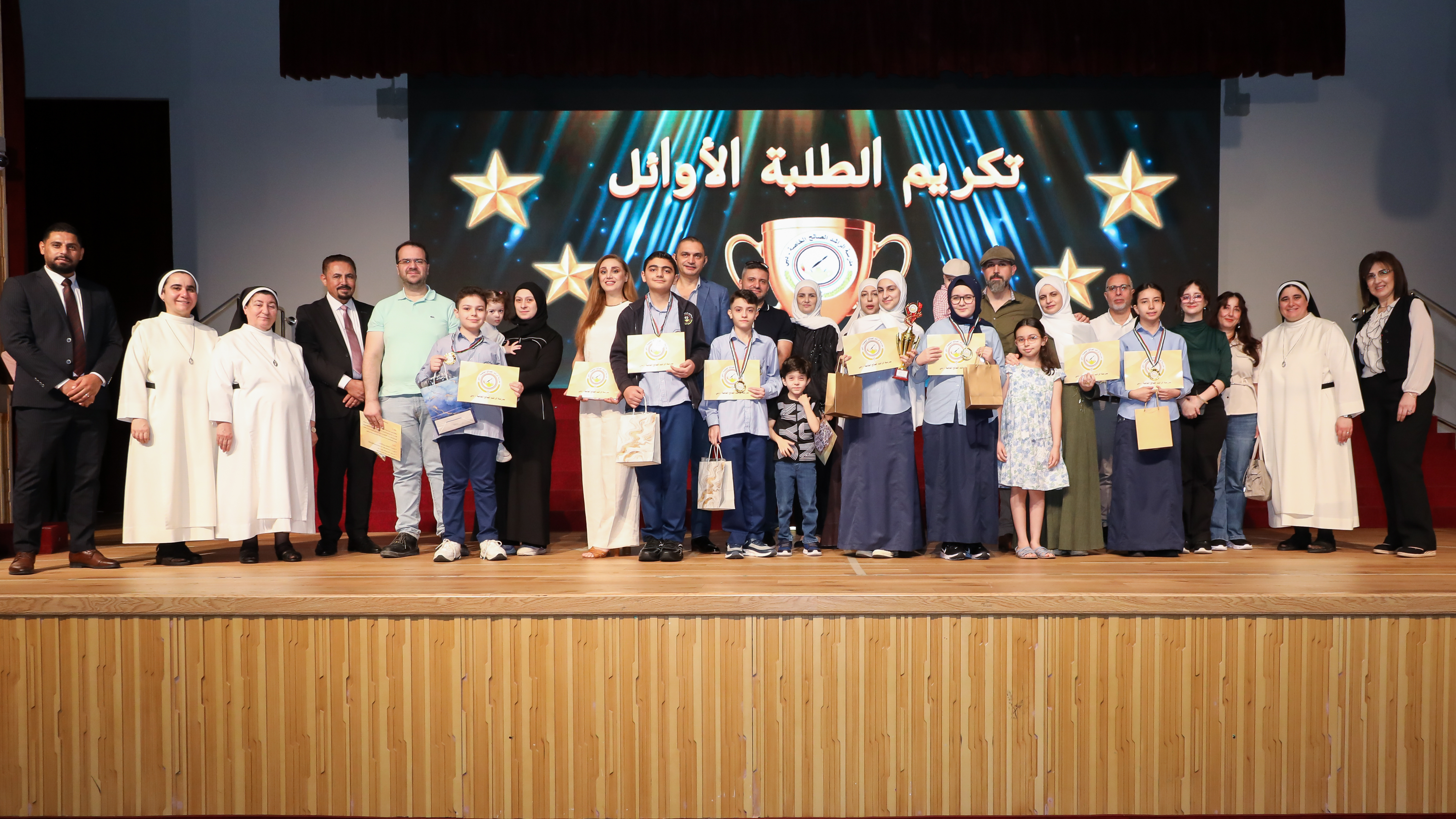أوائل الصفوف (1-12)  للعام الدراسي 2025–2026 