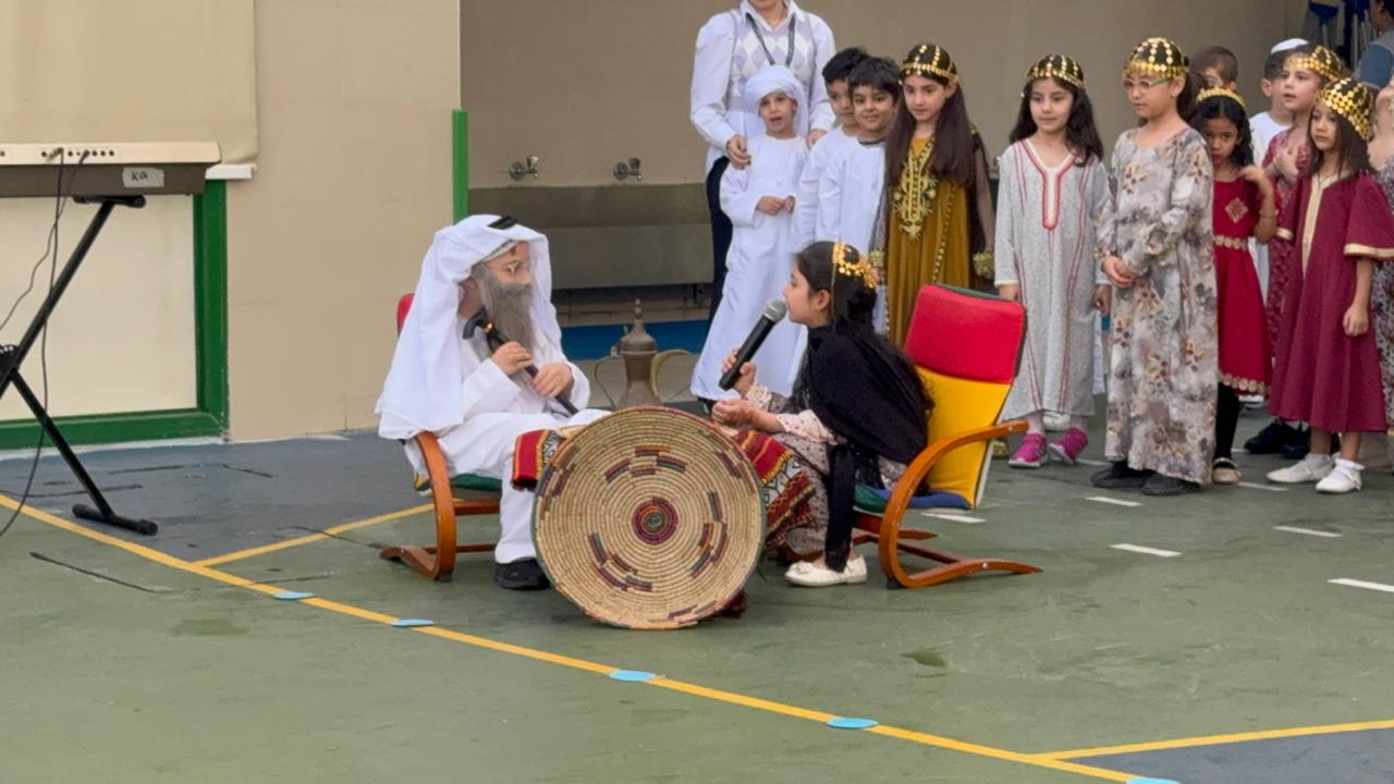 اذاعة مدرسية للروضة الثانية ( أ ) بمناسبة يوم الطفل الاماراتي	