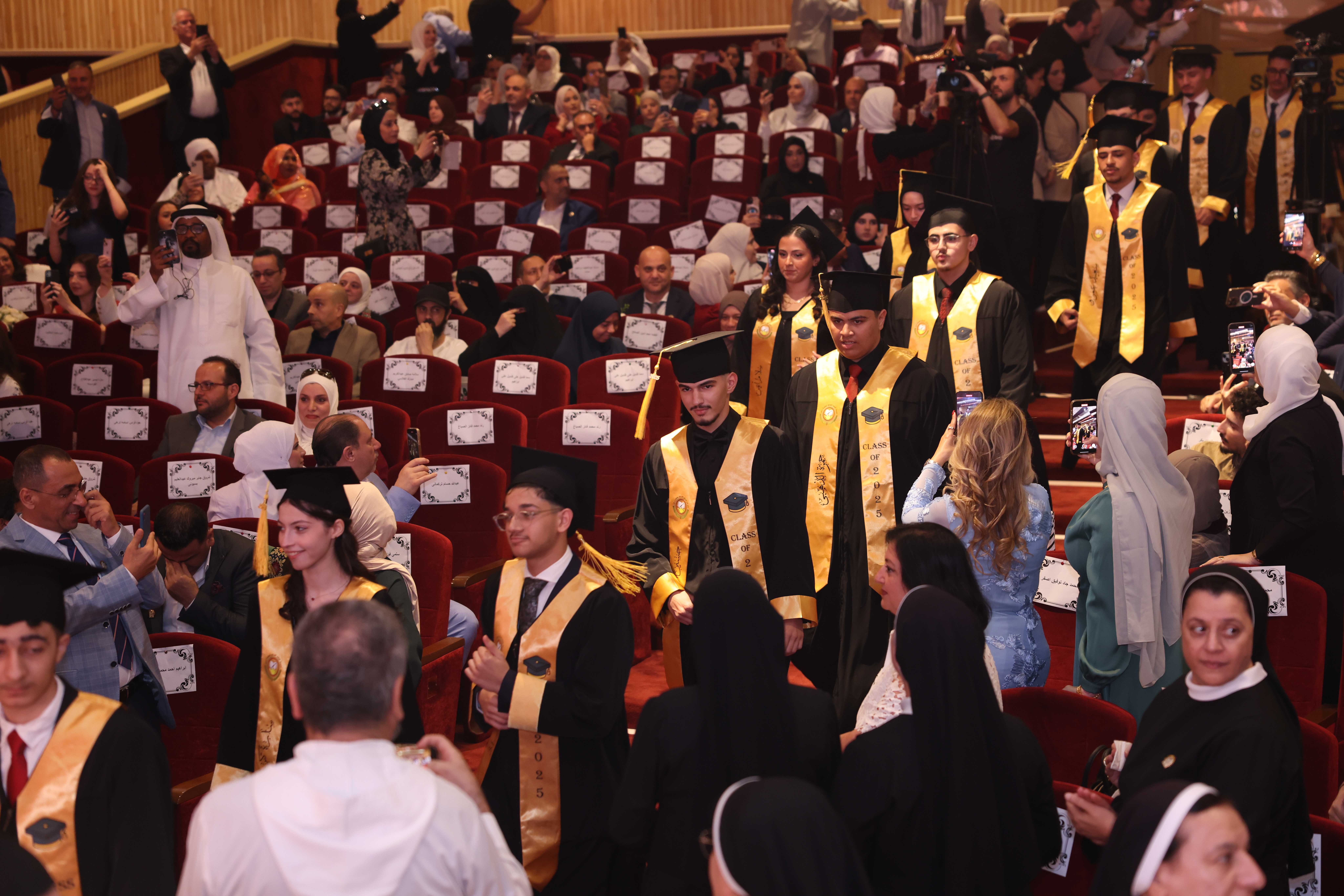 تخريج الصف الثاني عشر 2025