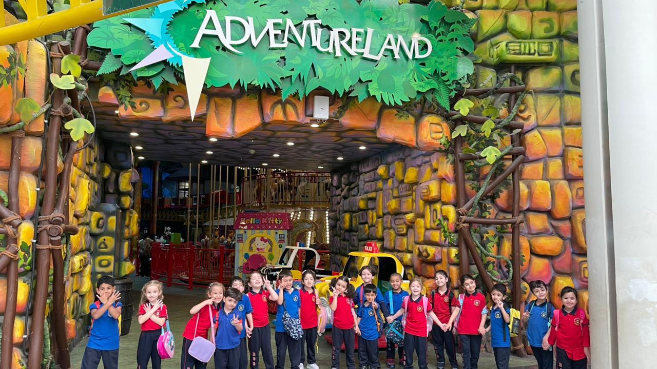  رحلة ترفيهية لطلاب الروضة الأولى إلى adventure land في مركز الصحارى