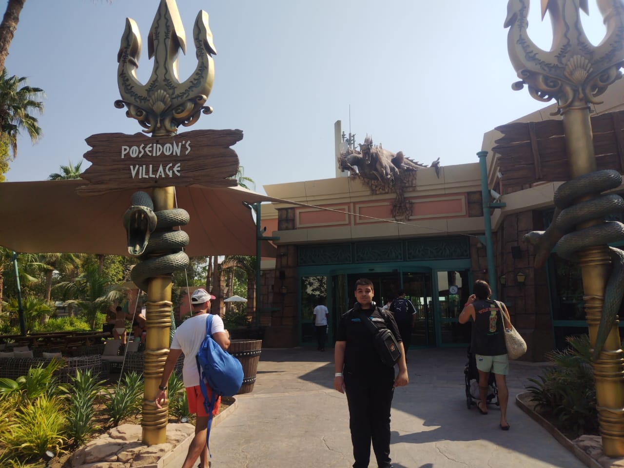  رحلة ترفيهية لطلبة الصفوف (11، 12)  إلى مدينة الألعاب المائية (أتلانتس دبي) 